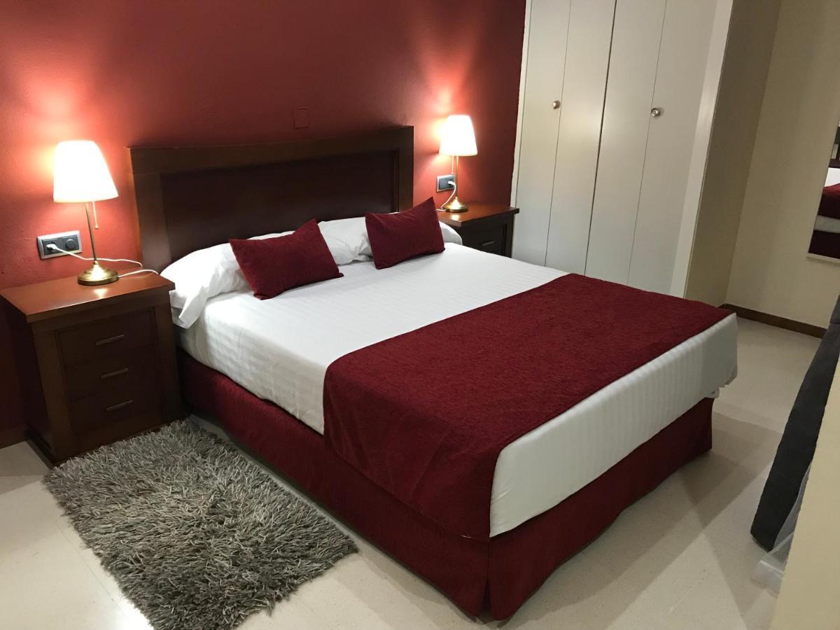 Hotel Jm Jardin De La Reina Guillena Екстер'єр фото