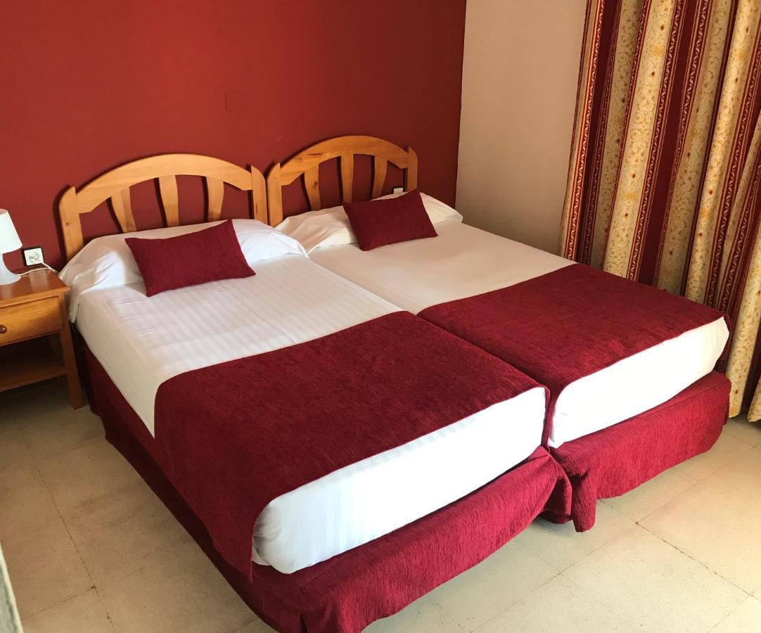 Hotel Jm Jardin De La Reina Guillena Екстер'єр фото
