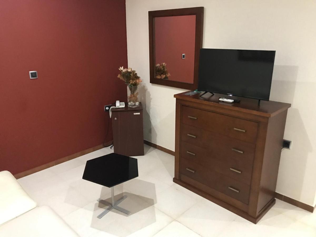 Hotel Jm Jardin De La Reina Guillena Екстер'єр фото