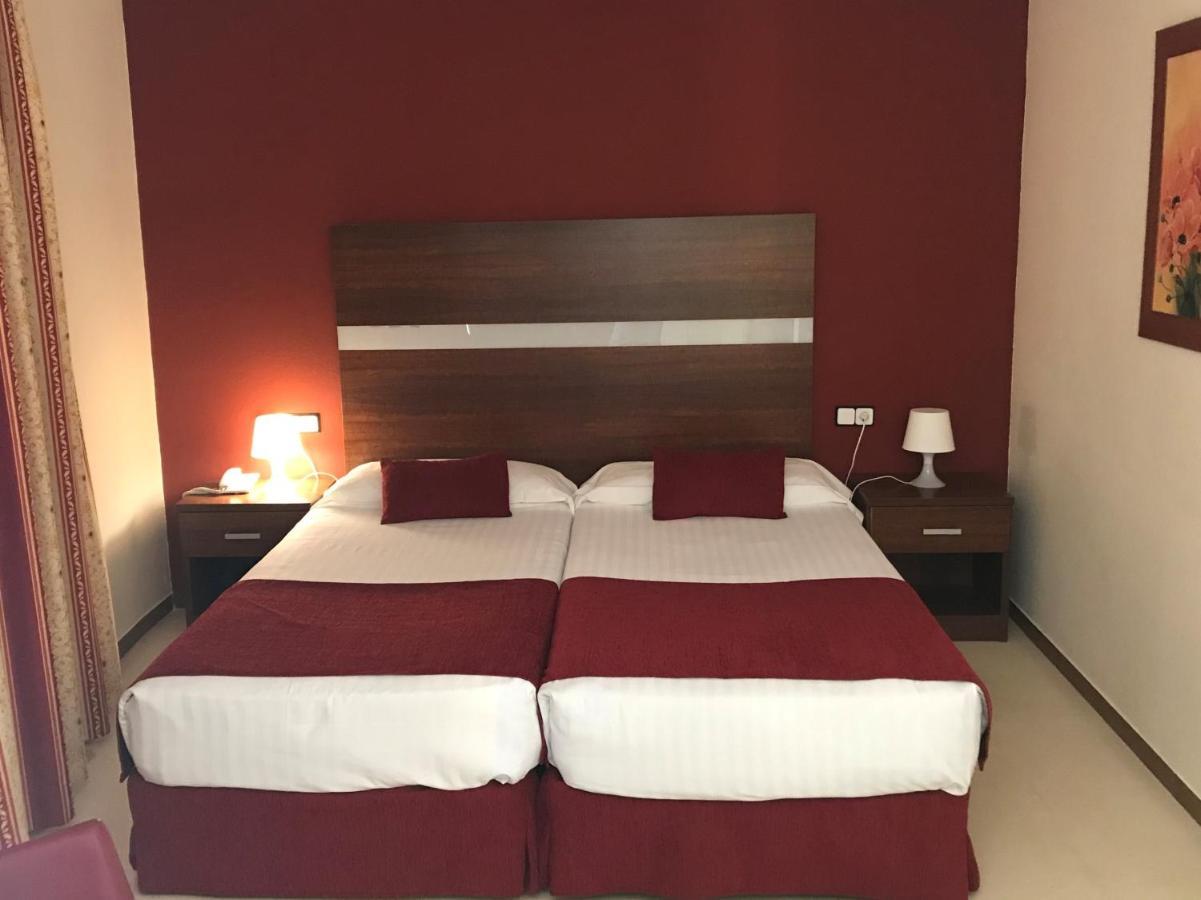 Hotel Jm Jardin De La Reina Guillena Екстер'єр фото
