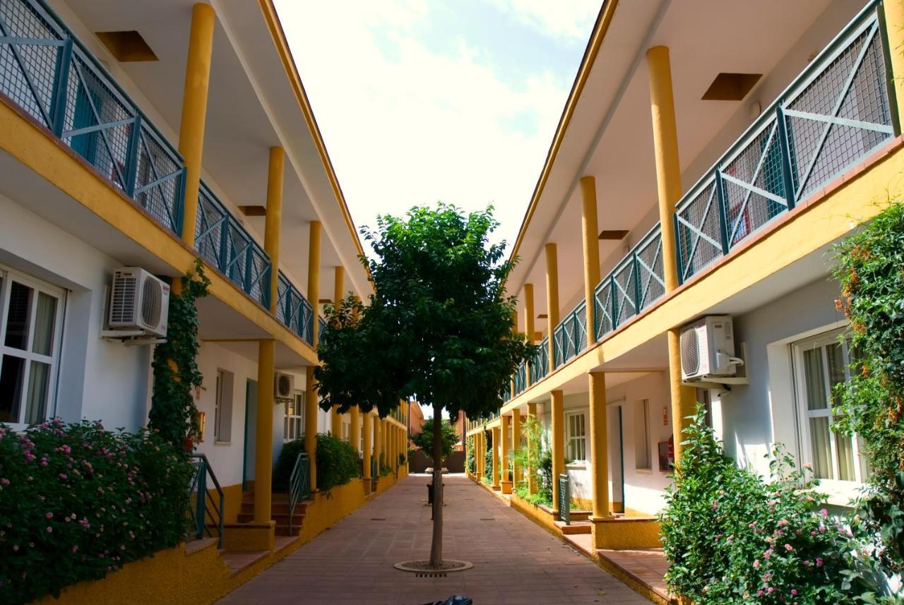 Hotel Jm Jardin De La Reina Guillena Екстер'єр фото