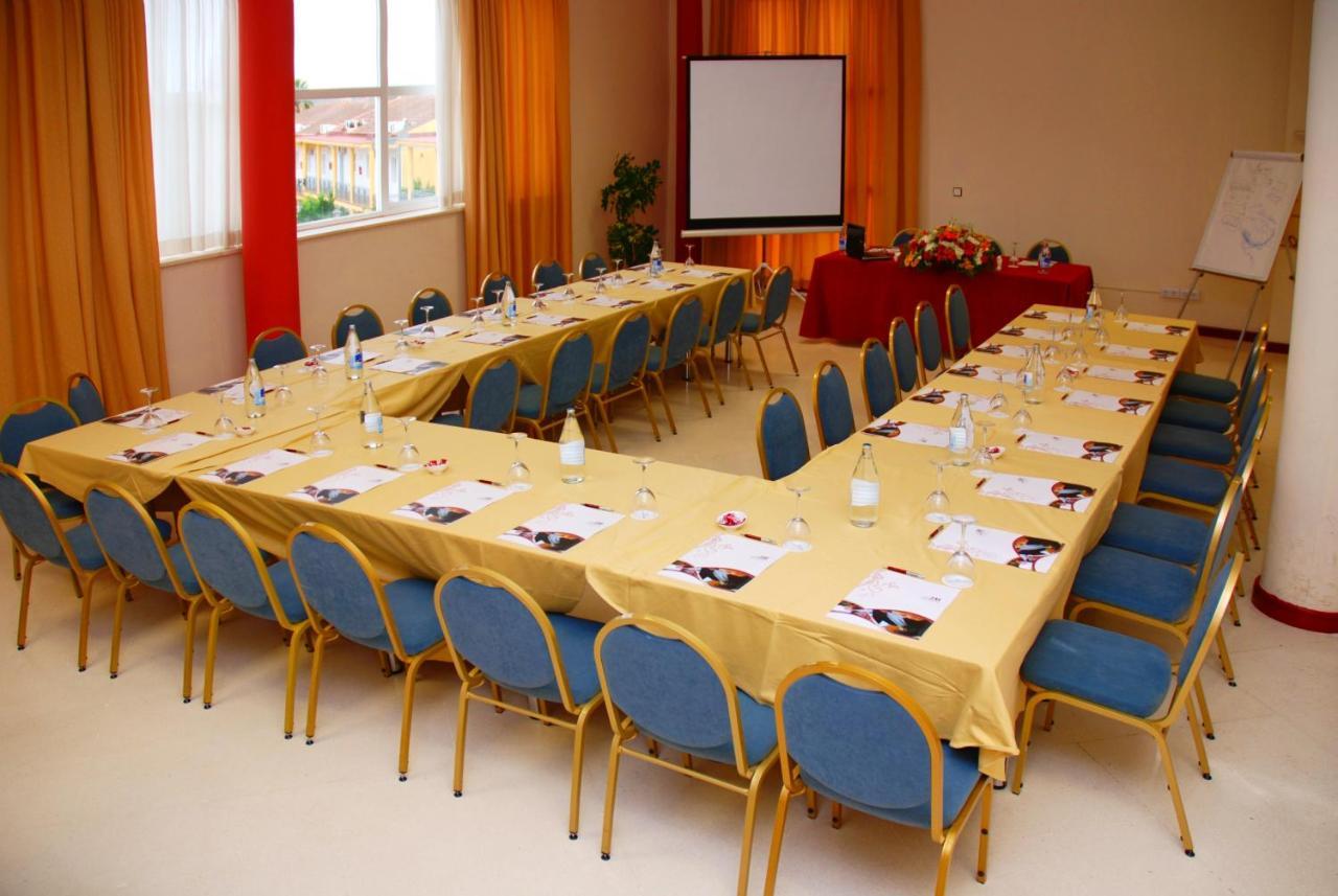 Hotel Jm Jardin De La Reina Guillena Екстер'єр фото