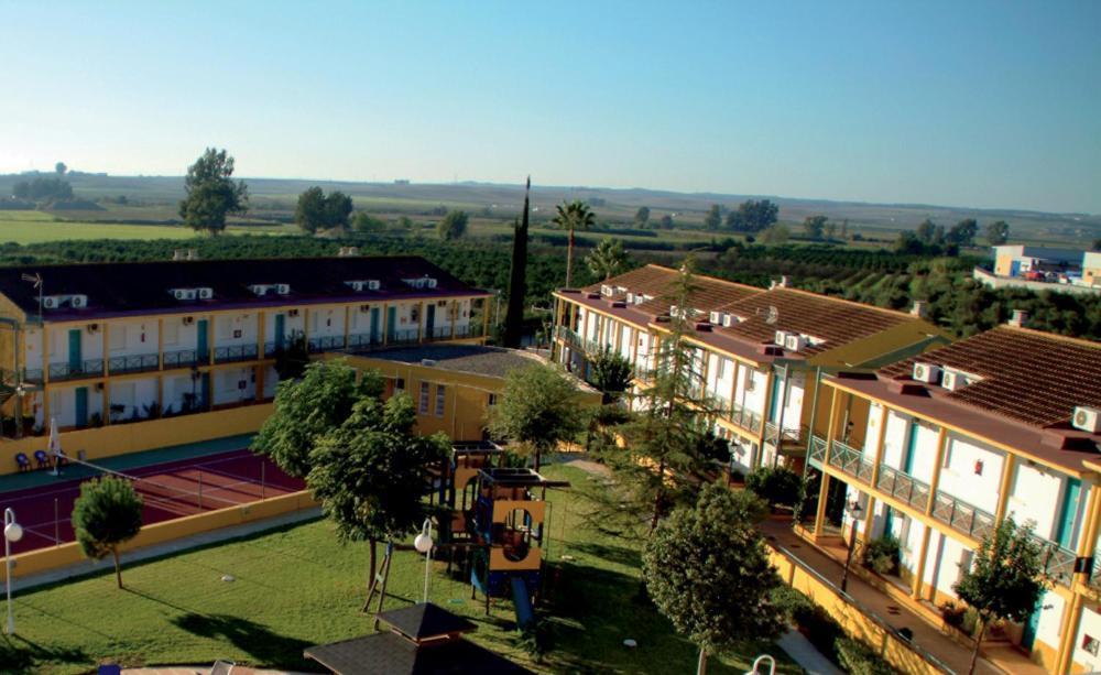 Hotel Jm Jardin De La Reina Guillena Екстер'єр фото