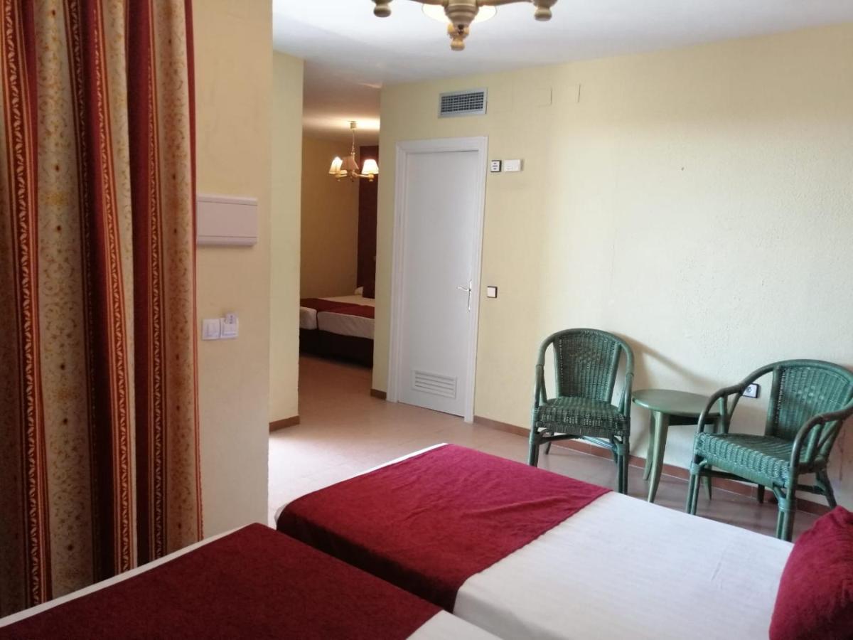 Hotel Jm Jardin De La Reina Guillena Екстер'єр фото