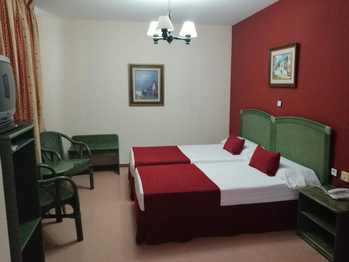 Hotel Jm Jardin De La Reina Guillena Екстер'єр фото