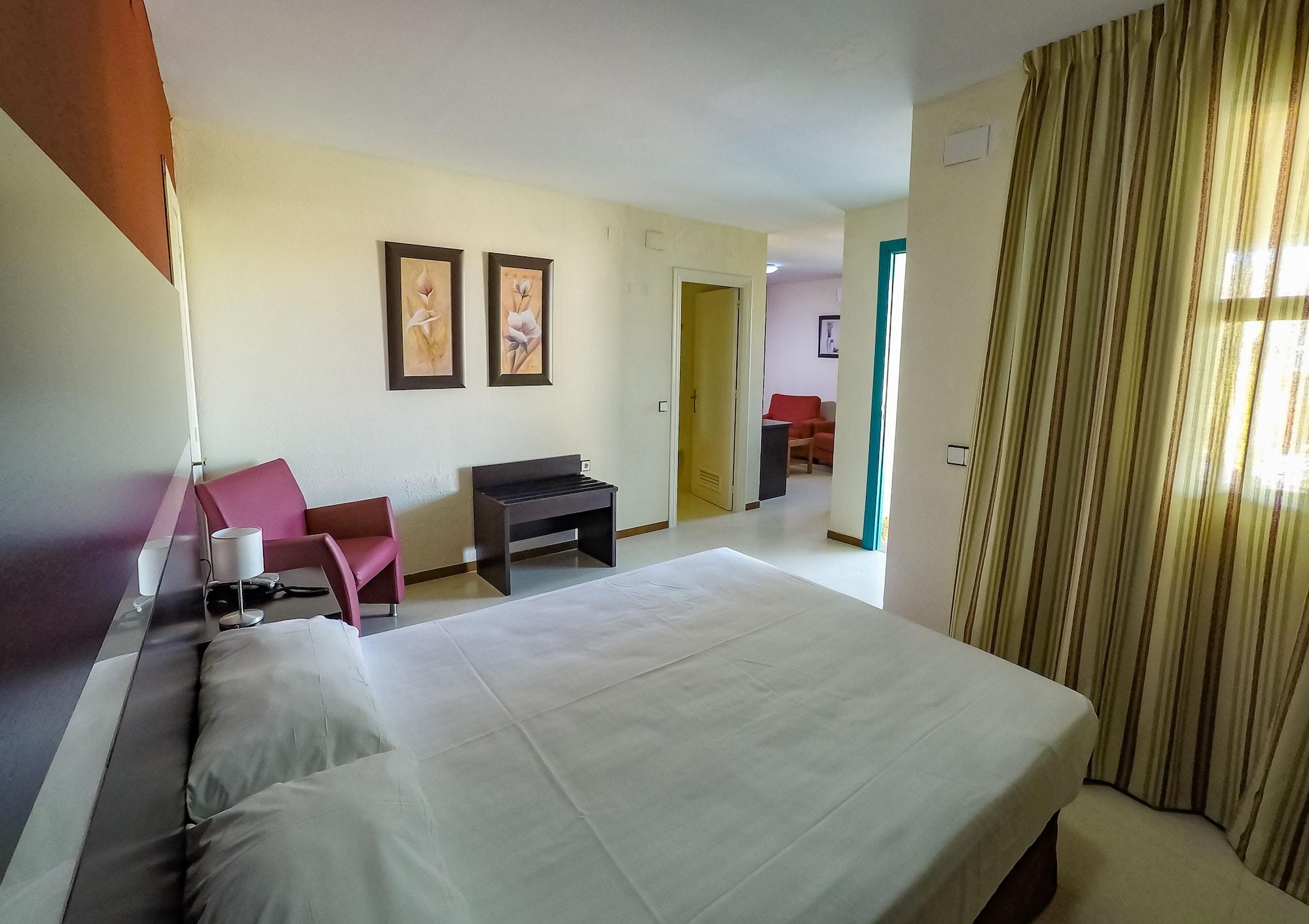 Hotel Jm Jardin De La Reina Guillena Екстер'єр фото