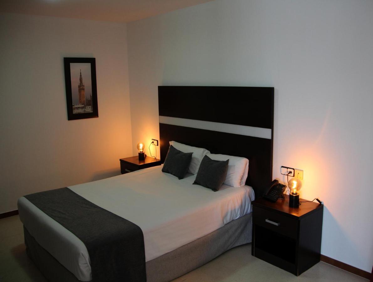 Hotel Jm Jardin De La Reina Guillena Екстер'єр фото
