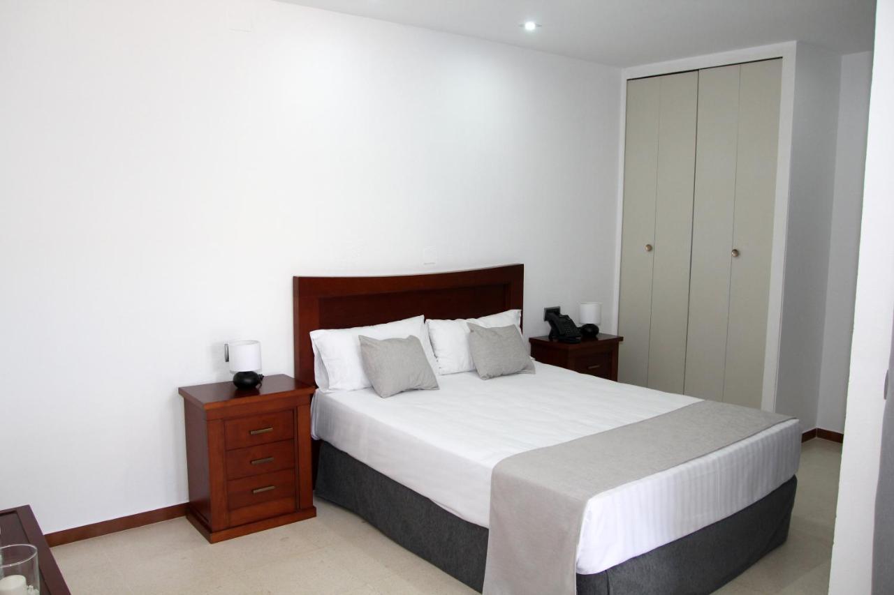 Hotel Jm Jardin De La Reina Guillena Екстер'єр фото