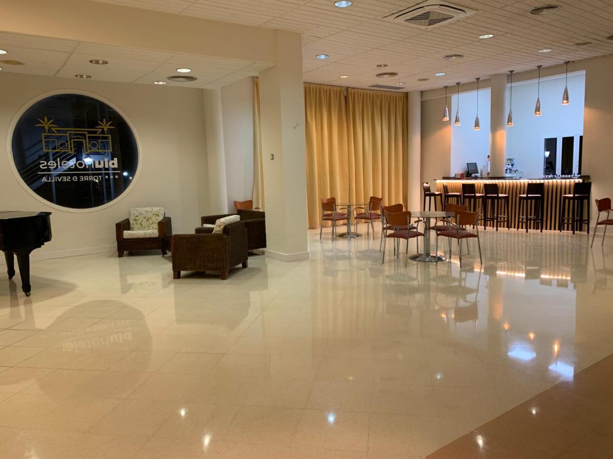 Hotel Jm Jardin De La Reina Guillena Екстер'єр фото