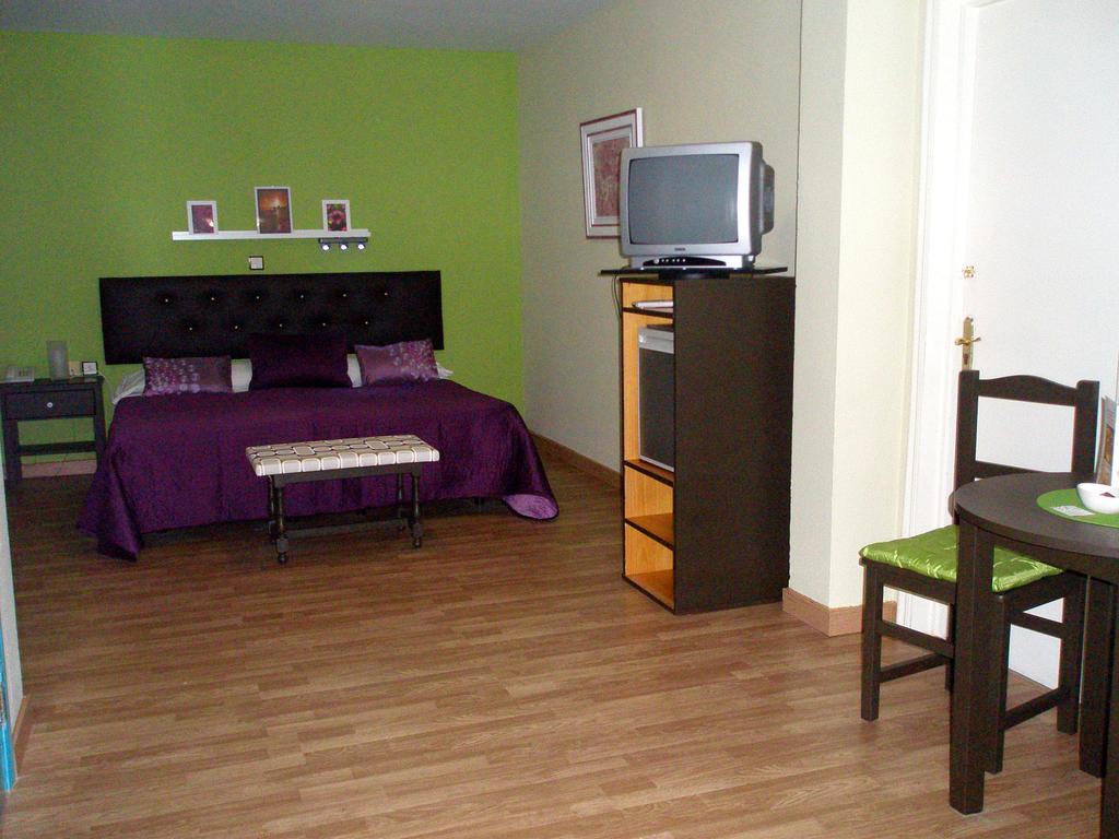 Hotel Jm Jardin De La Reina Guillena Екстер'єр фото