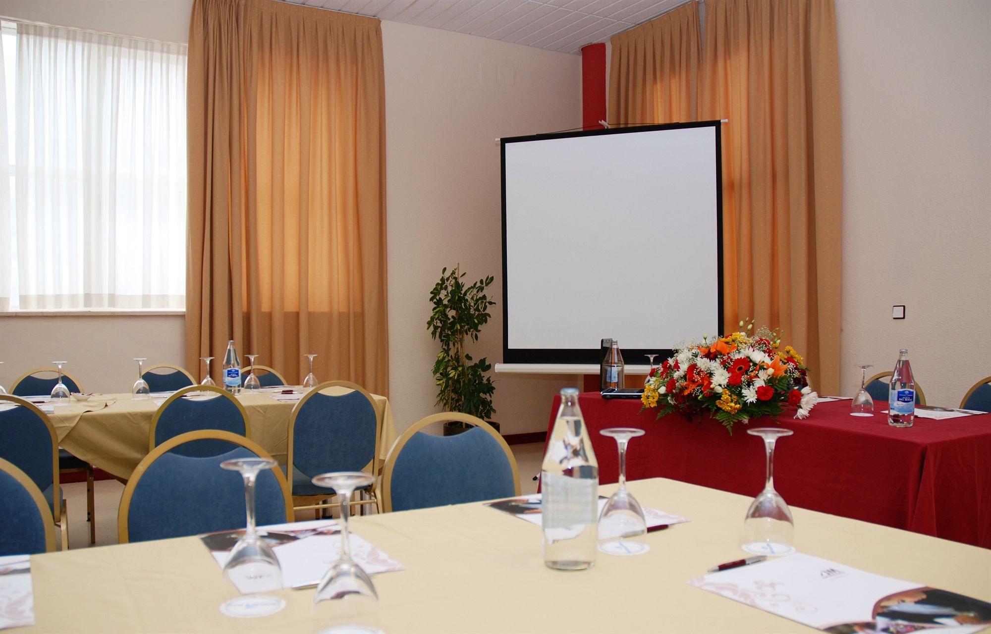 Hotel Jm Jardin De La Reina Guillena Екстер'єр фото